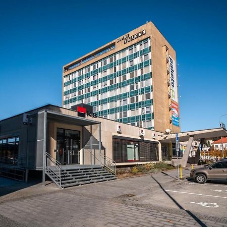 Hotel Vsacan Vsetín Екстериор снимка